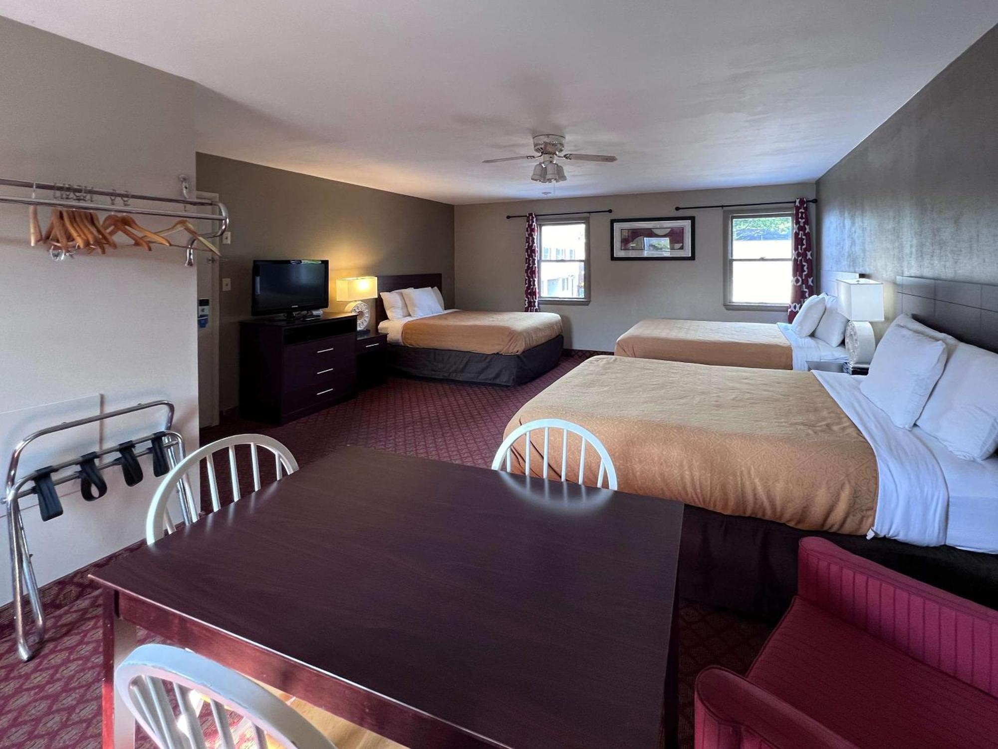 Rodeway Inn & Suites Hershey Bagian luar foto